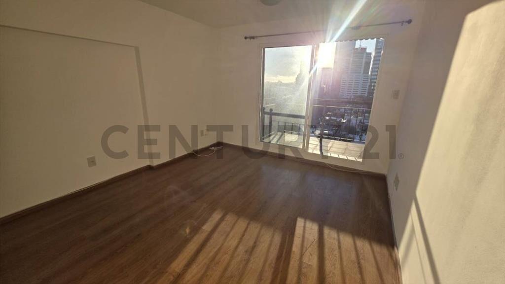 APTO en Pocitos AL FRENTE con balcon /Nuevo/Con Placards/...