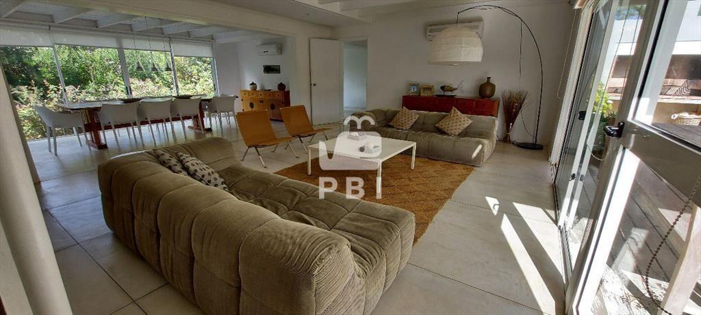 Casa 5 DORMITORIOS en Barrio privado - Ref :