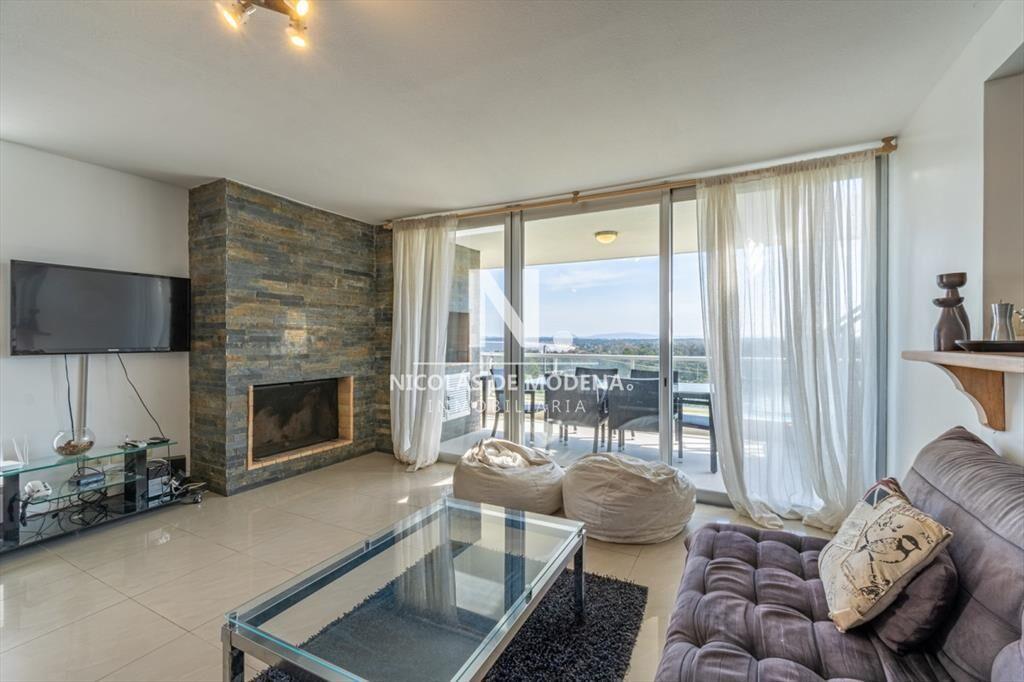 Vende apartamento a metros del mar, de 2 en Punta