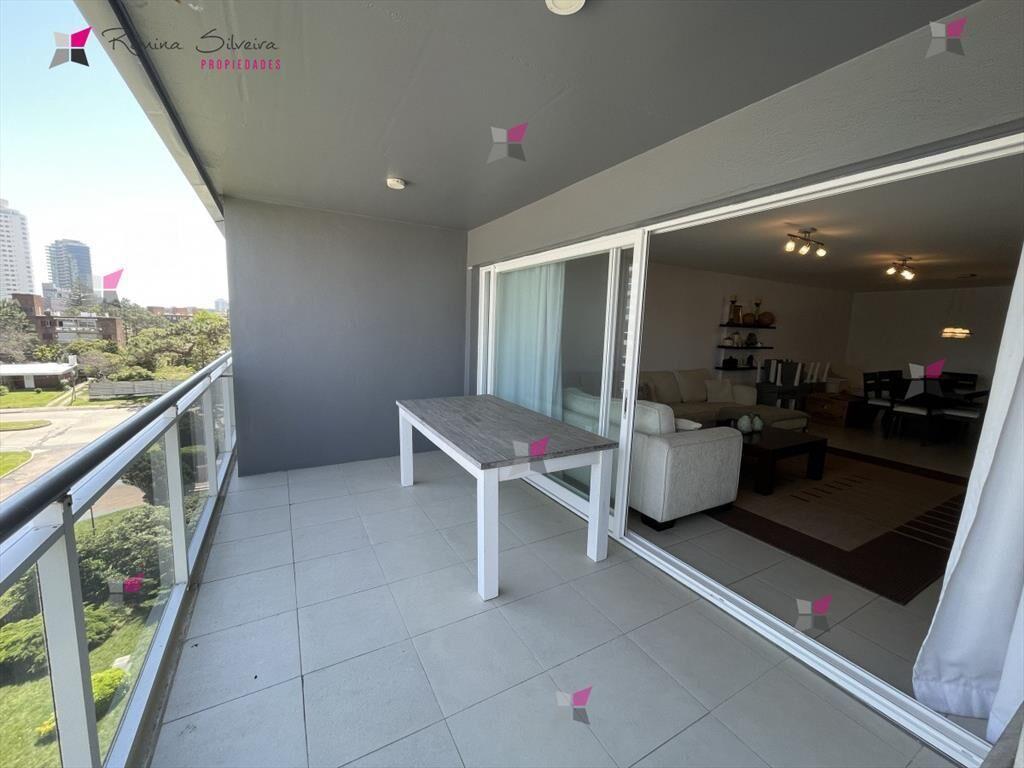 Apartamento en Aidy Grill, 3 dormitorios , venta, torre de