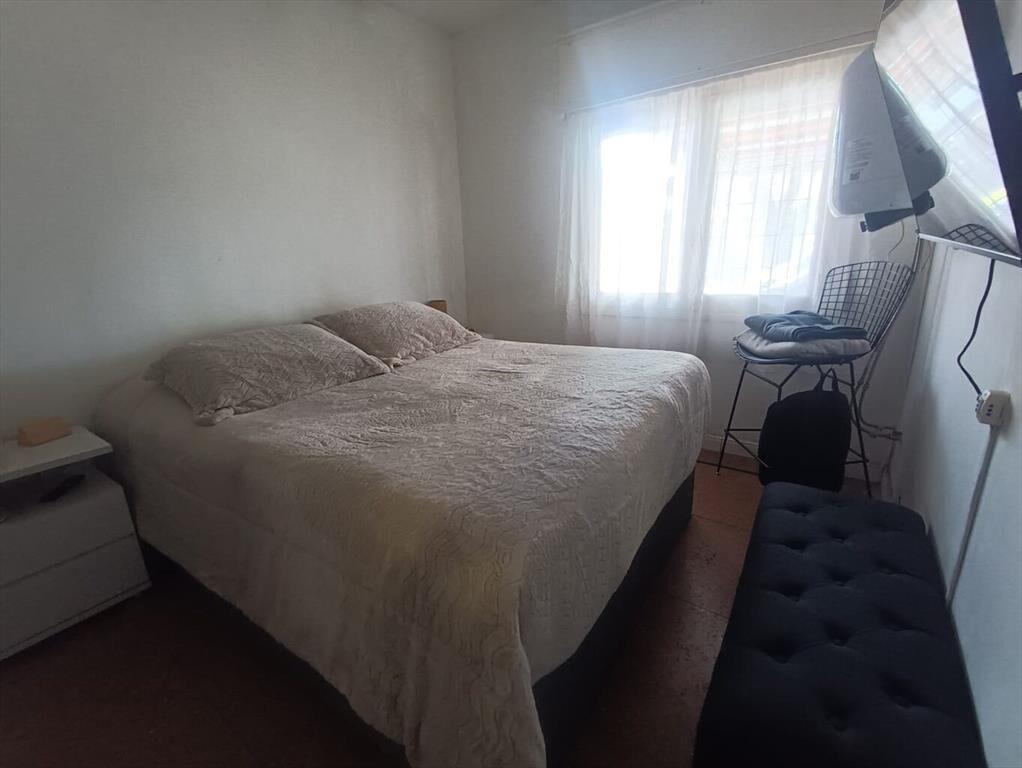 Casa esquina, punto barrial, gran jardín, muy buen estado,