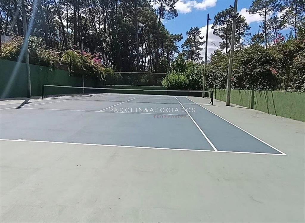 Casa en Barrio privado con piscina y cancha de