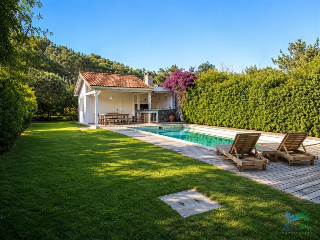Alquiler Anual, Excelente Casa de 4 Dormitorios con Piscina