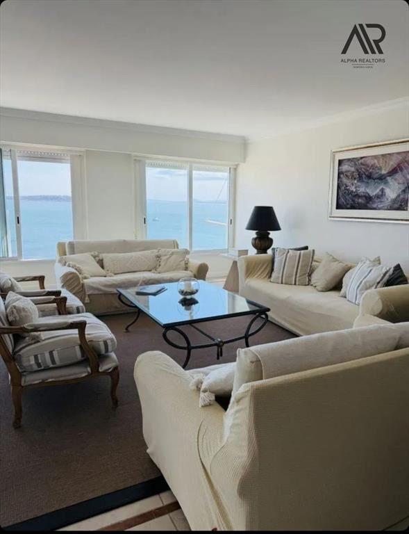 Apartamento en venta c/ cochera en Playa Mansa