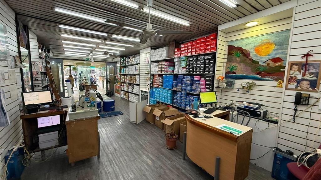 8 de octubre y Comercio, 450 m2 , 4,5 mts frente, salida As