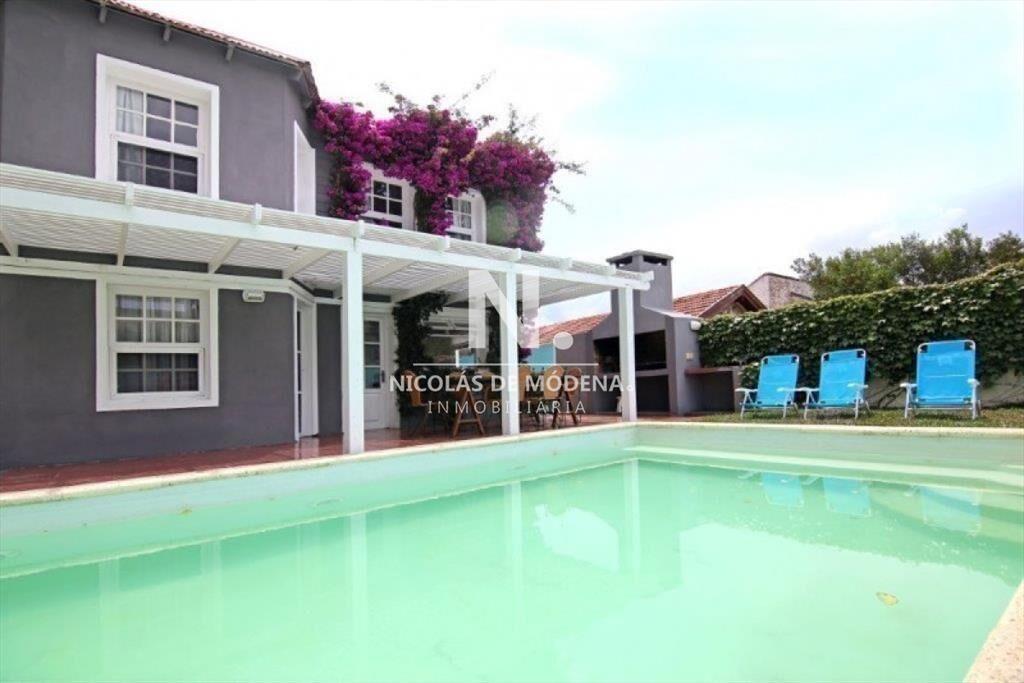 Casa con piscina a cuadras del mar en La Barra