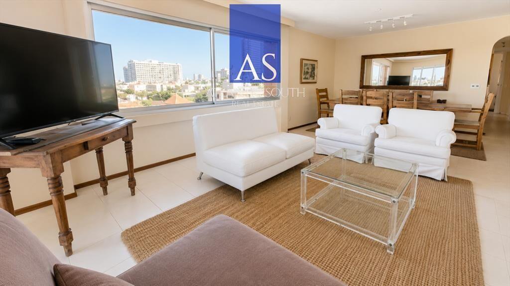 Apartamento esquinero frente al mar Punta del