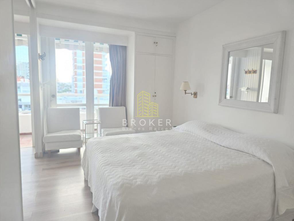Cómodo apartamento con terraza en alquiler -