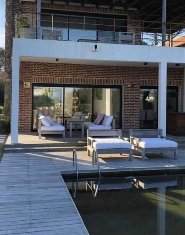 CASA EN VENTA DE 3 DORMITORIOS EN LA BARRA