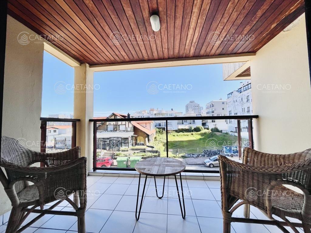 Apartamento de 2 Dormitorios en playa El Emir, -