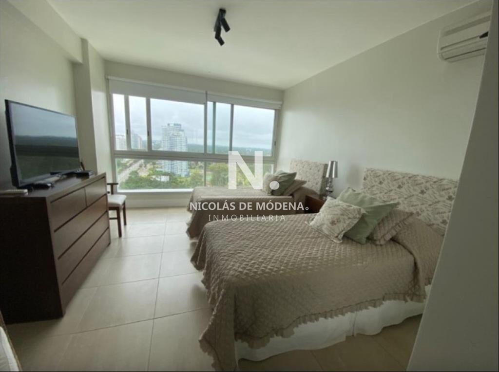Vende Le Parc, Punta del Este, departamento de 2