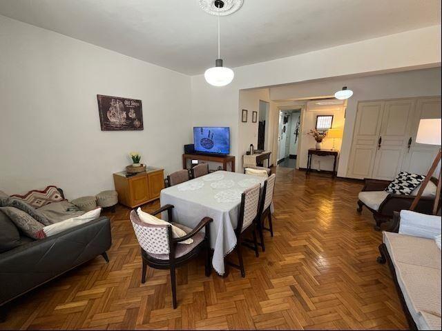 VENTA APARTAMENTO POCITOS 2 DORMITORIOS Y SERVICIO Y GARAJE