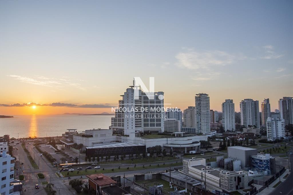 Apartamento en Alquiler de 3 dormitorios en , del