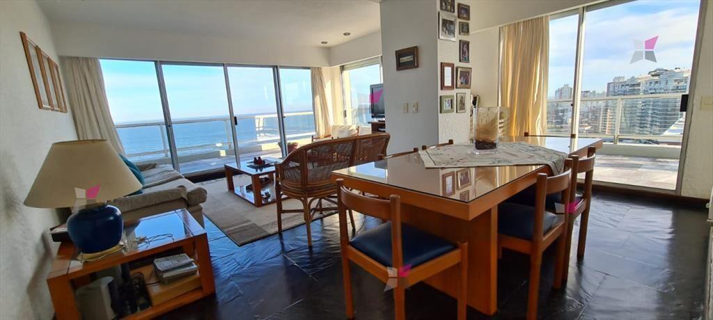 VENTA DE APARTAMENTO DE 2 DORMITORIOS FRENTE AL MAR EN BRAV