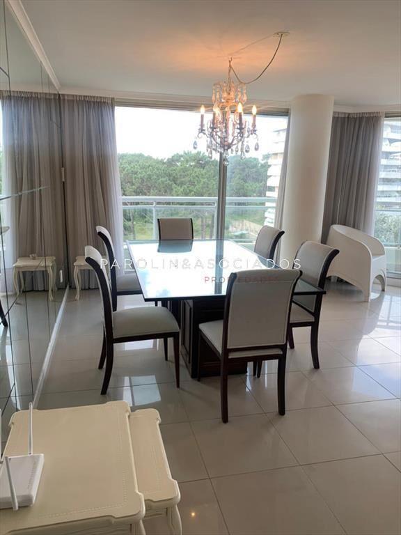 Apartamento de 3 dormitorios + dependencia en Ocean Drive I