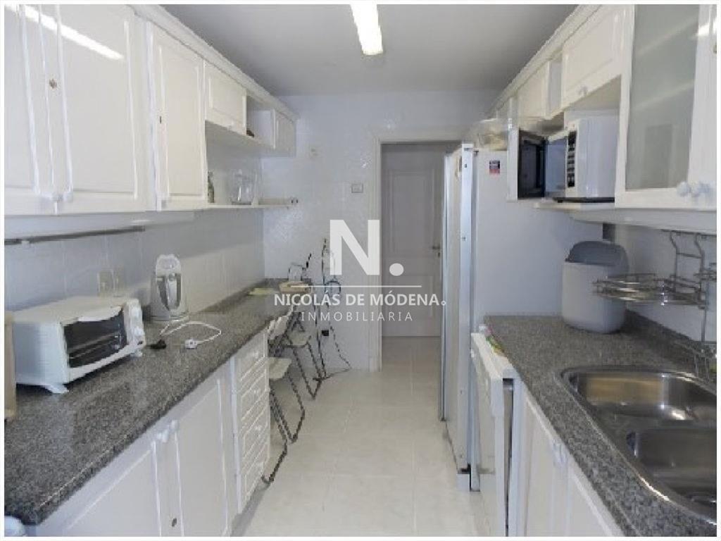 Apartamento en Venta de 3 Dormitorios en Edificio