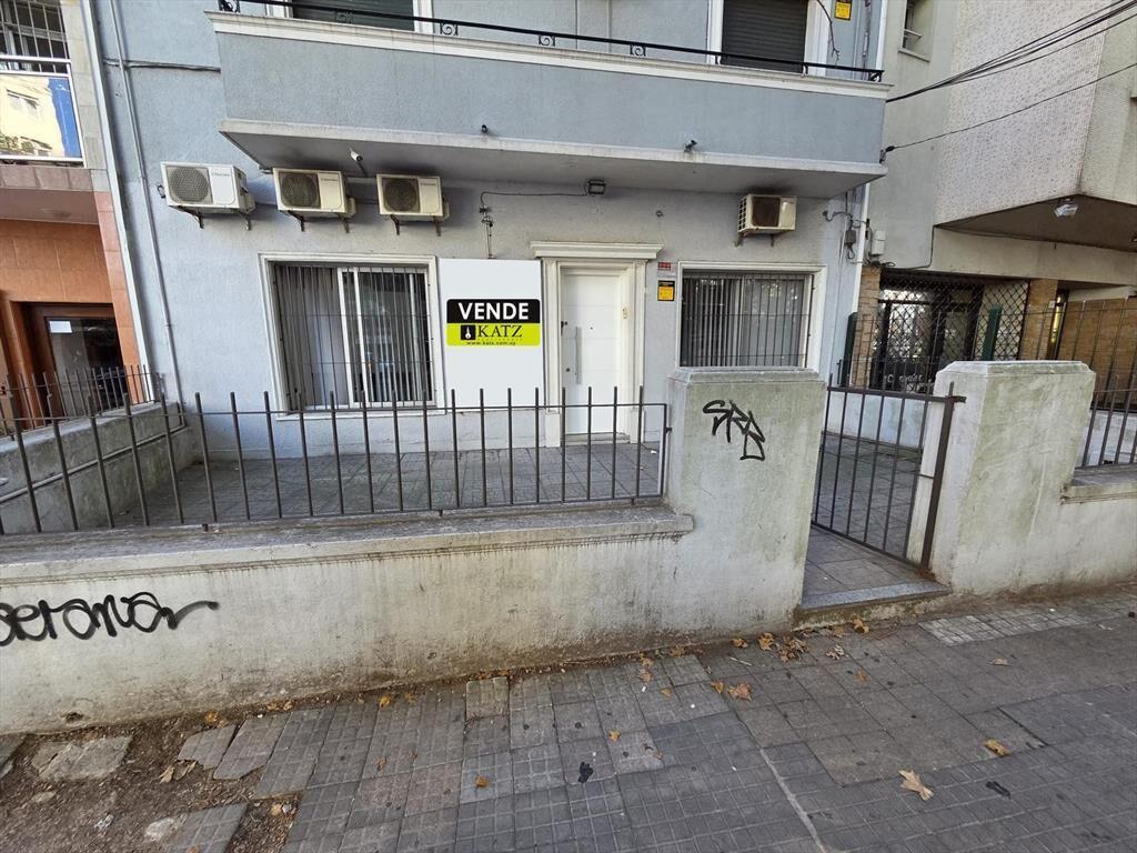 Av Brasil y Simón Bolivar, 100 m2 , 7 mts de frente, excele