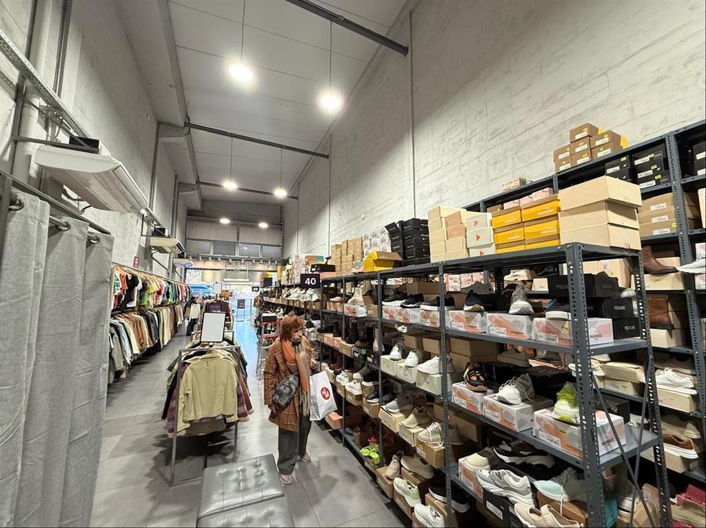 Alquiler local de 120m2 en Aguada General Flores