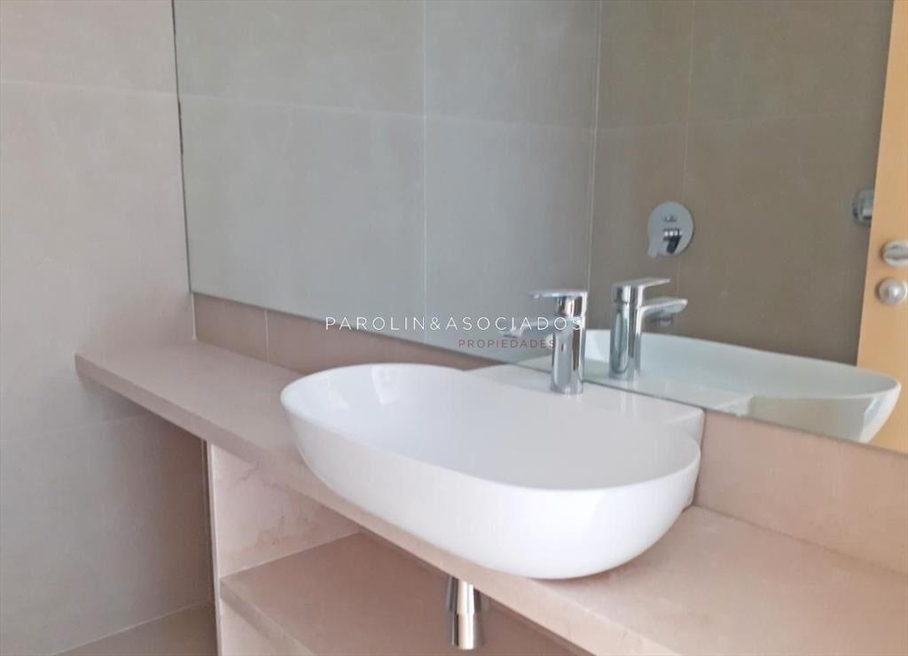 Apartamento en venta de 3 dormitorios + en Punta