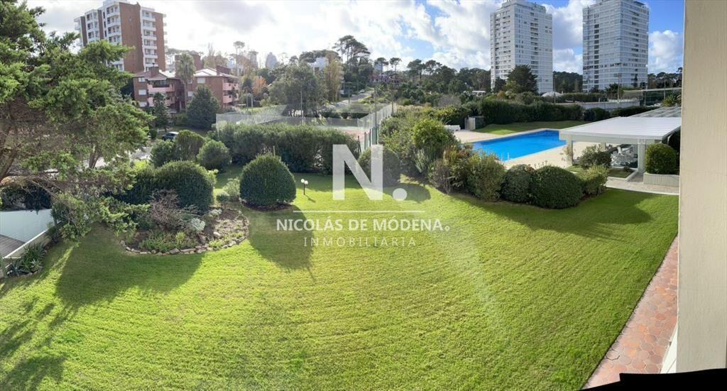 Apartamento en Venta de 3 Dormitorios con 3 en -