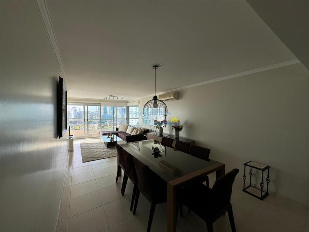 Apartamento en Venta de 3 dormitorios en Punta ,
