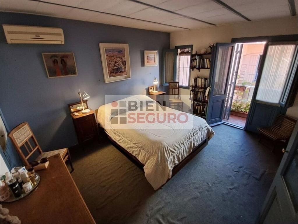 Cómoda casa de 4 dormitorios, 2 baños, en venta en Pocitos