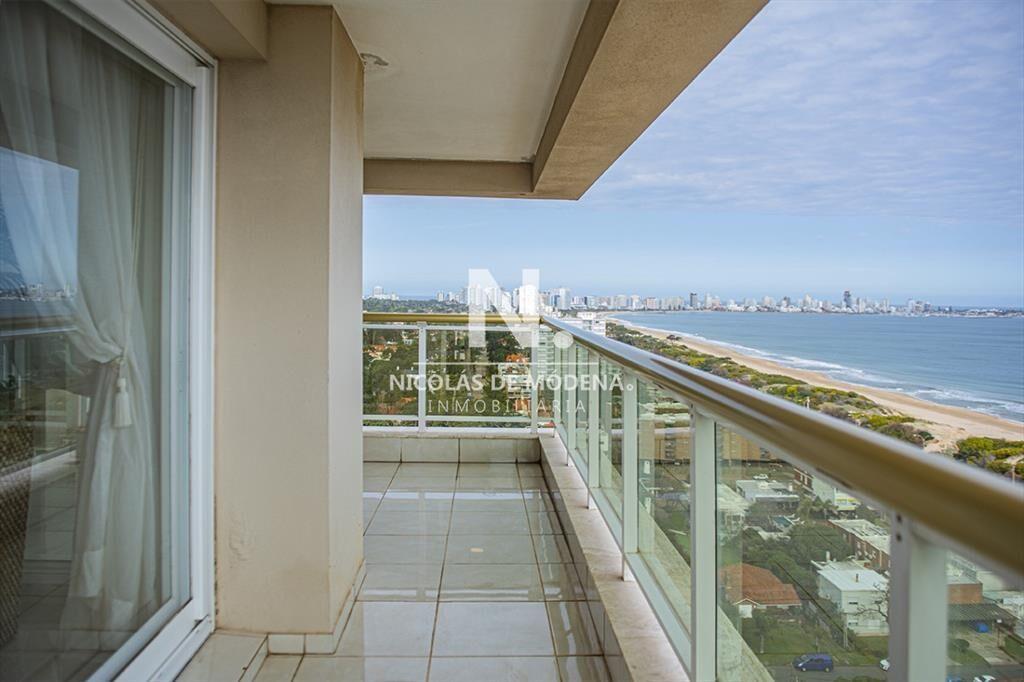 Vende apartamento esquinero en Le Jardin, Punta