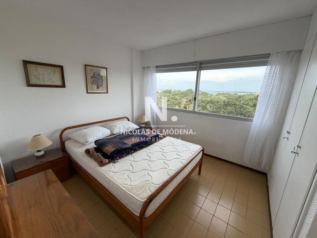 Apartamento en Roosevelt, 2 dormitorios con servicios en v