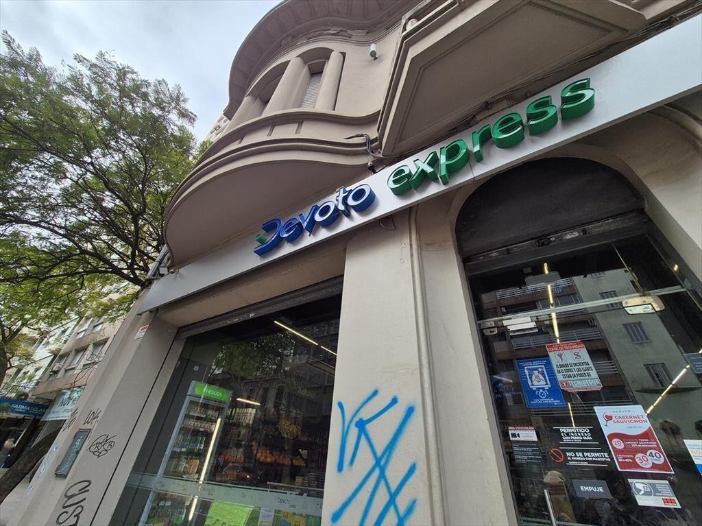 - VENTA LOCAL COMERCIAL - CON RENTA - CENTRO - TRESCRUCES -