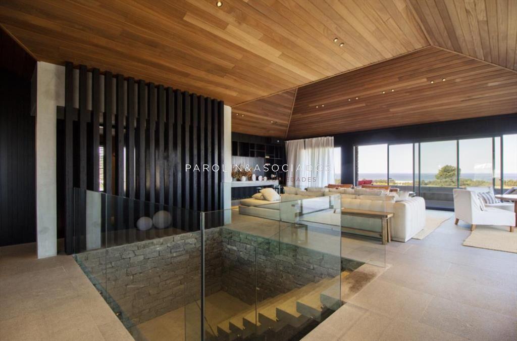 Casa de 4 Dormitorios + Dependencia en Venta en Pinar del F