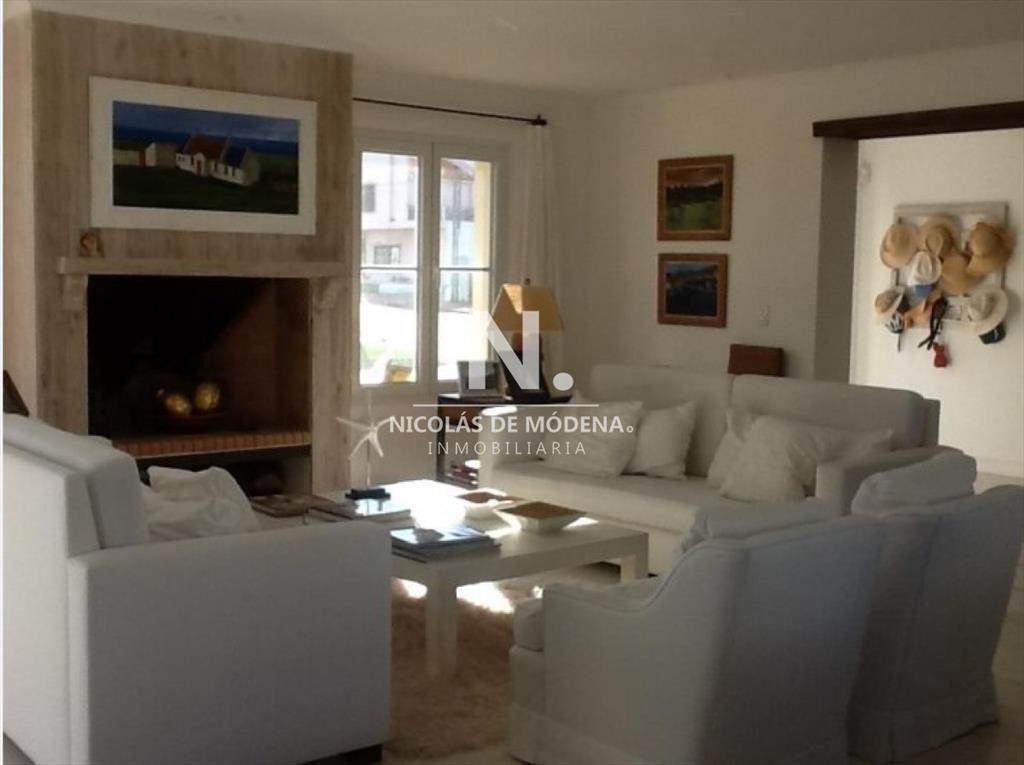 Casa en venta de 4 dormitorios, en la zona de la