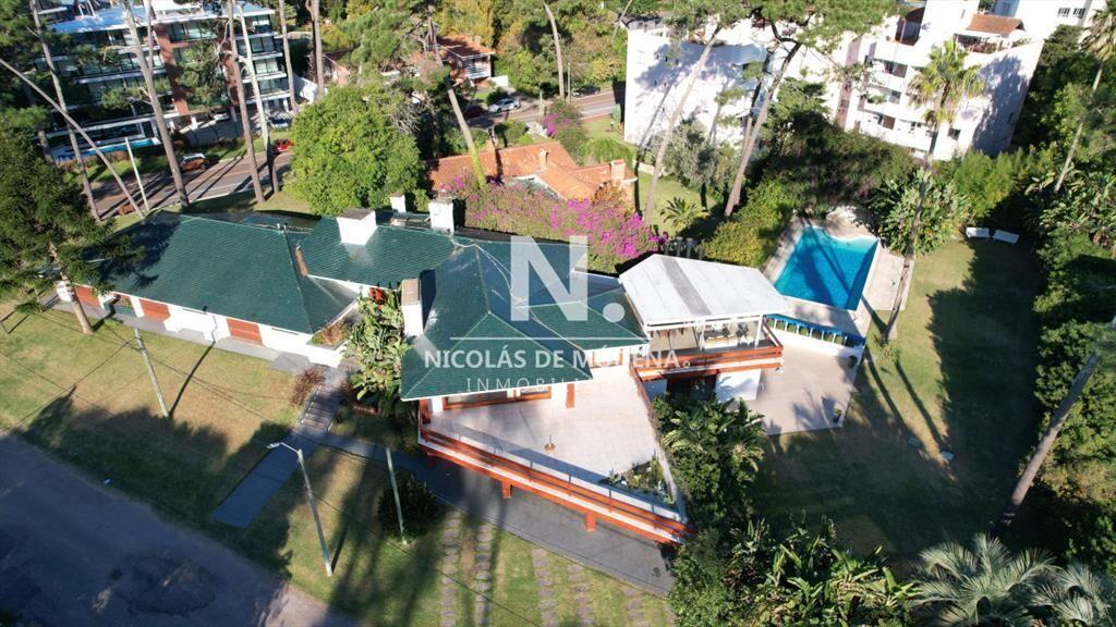 Alquila gran casa de 5 dormitorios en Playa Mansa, Punta de