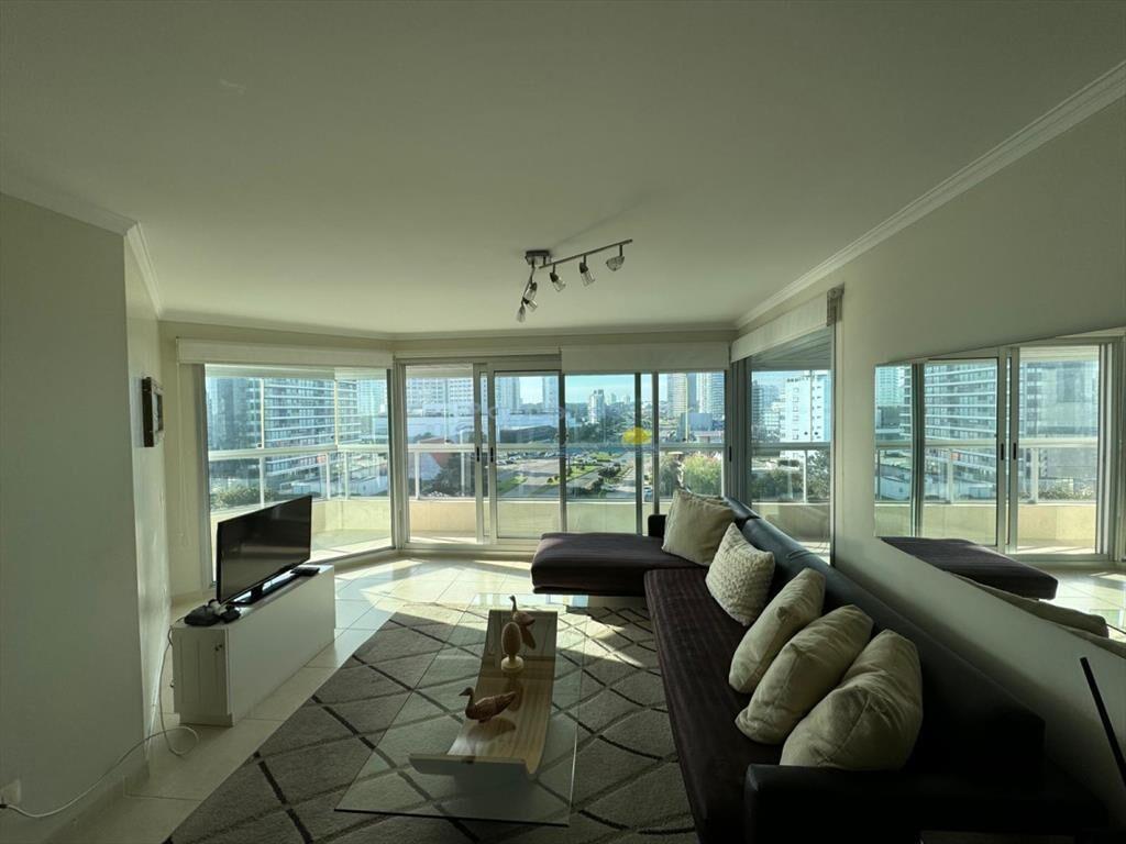 Apartamento en Venta de 3 dormitorios en Punta ,