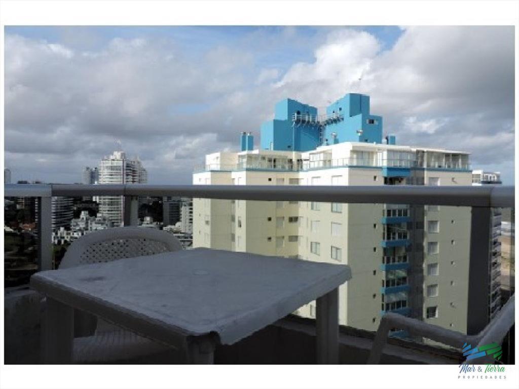 Apartamento en Brava, 2 dormitorios *