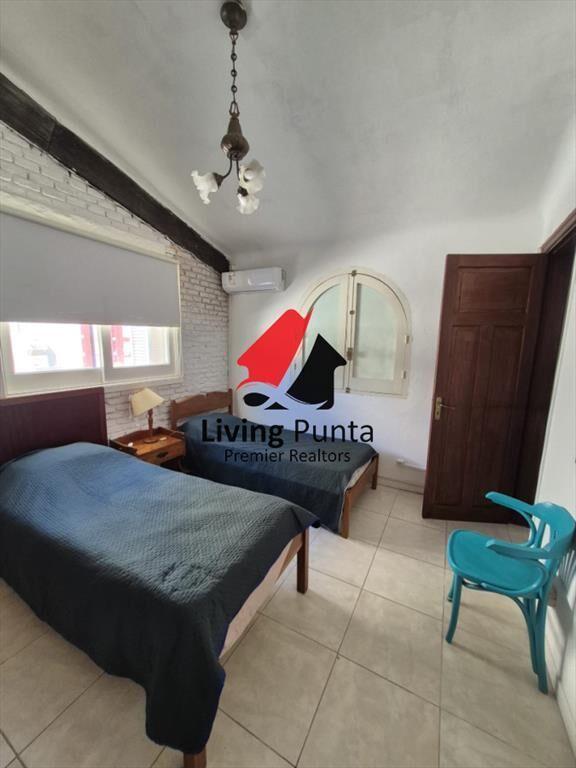 Casa de dos dormitorios en alquiler anual en del