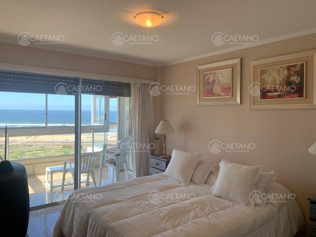 Apartamento en Mansa 3 dormitorios y dependencia,