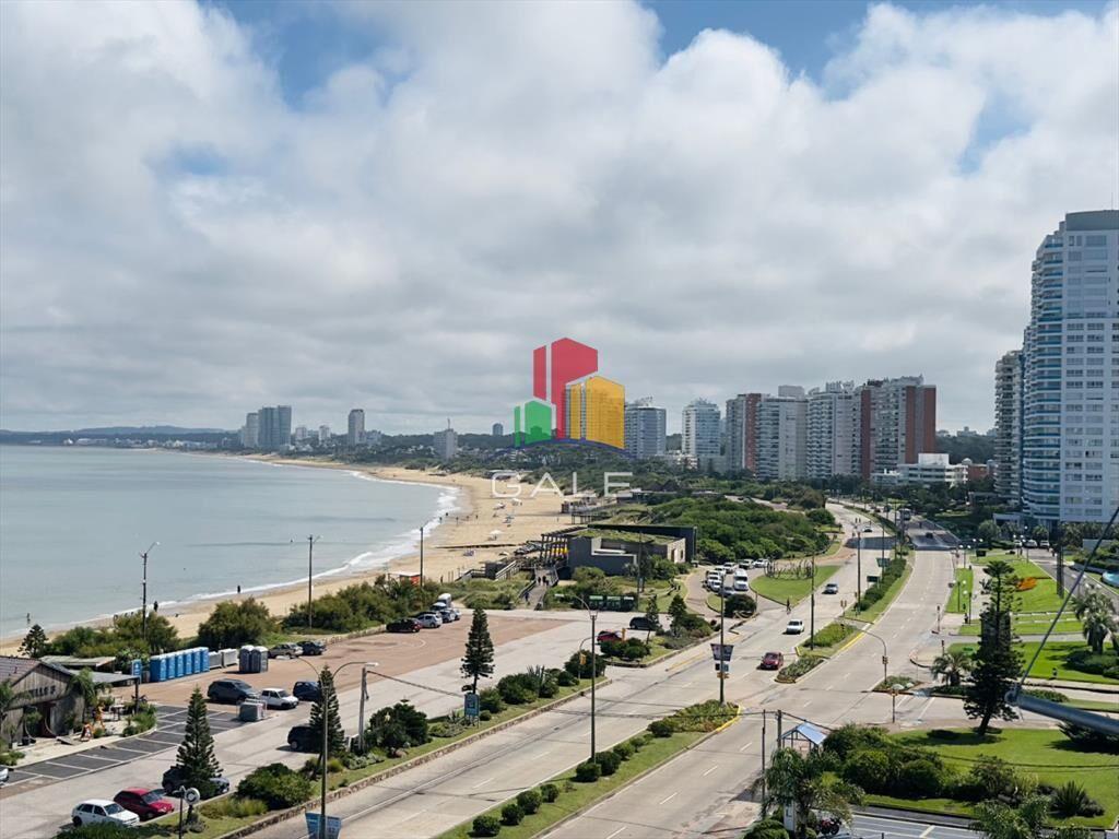 Apartamento reciclado, primera linea playa mansa,