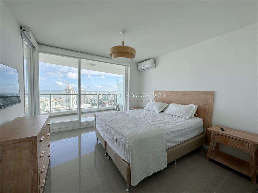 Apartamento de 3 dormitorios en suite en venta en Torre One