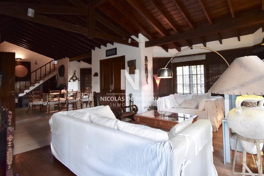 Casa en Playa Mansa de Cuatro Dormitorios en del