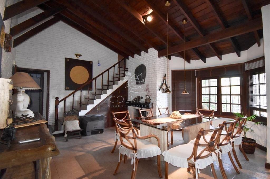 Casa en Playa Mansa de Cuatro Dormitorios en del