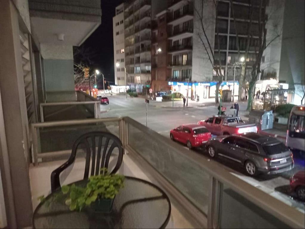 Alquiler Apartamento Pocitos 3 Dormitorios 2 Baños Garaje P