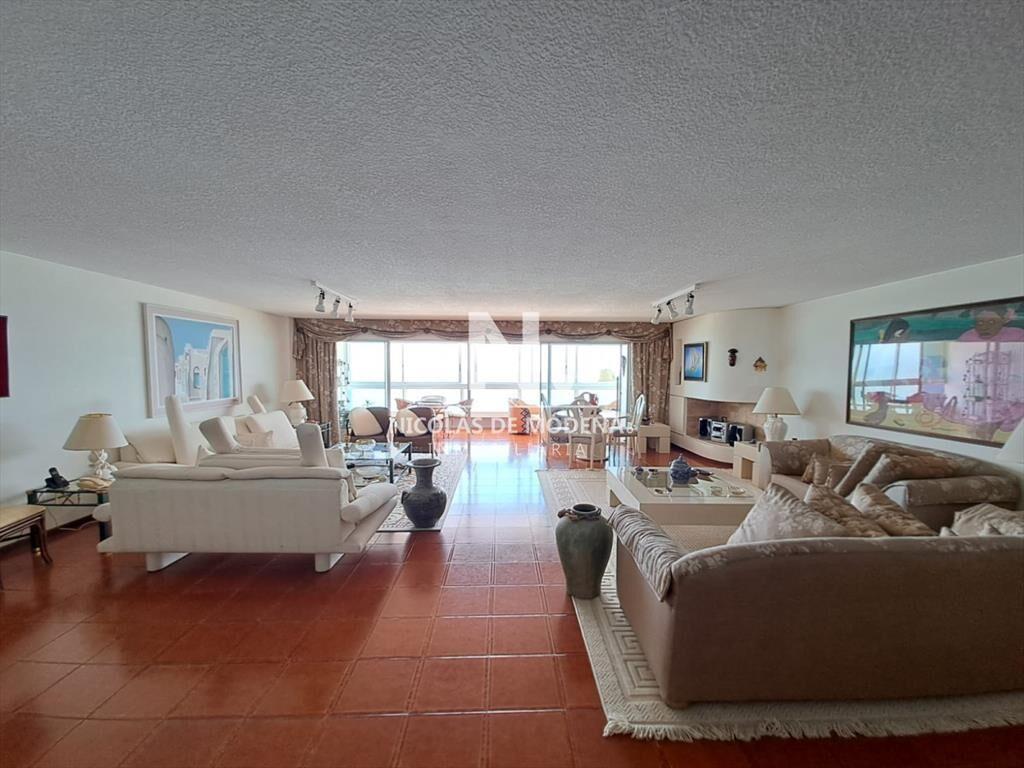 Espectacular apartamento en venta frente al mar