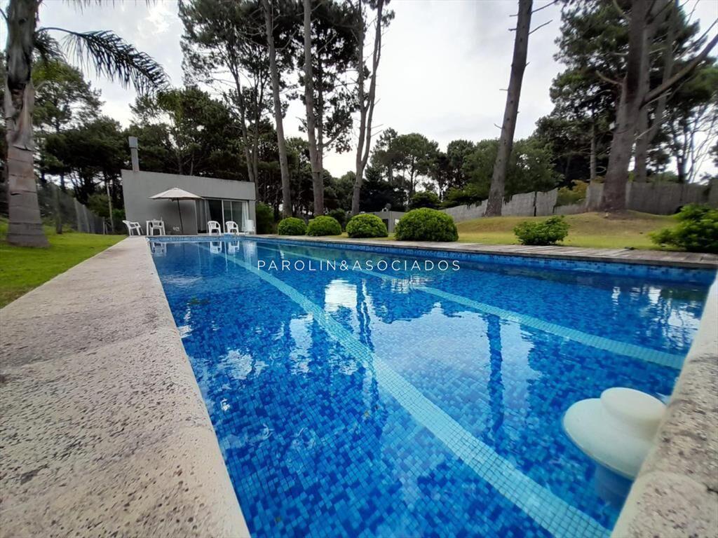 Preciosa casa en venta en Club del lago, Punta