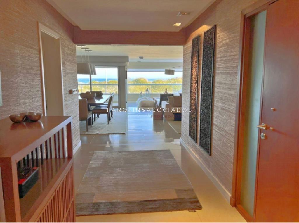 Apartamento en venta de 3 dormitorios + en Punta
