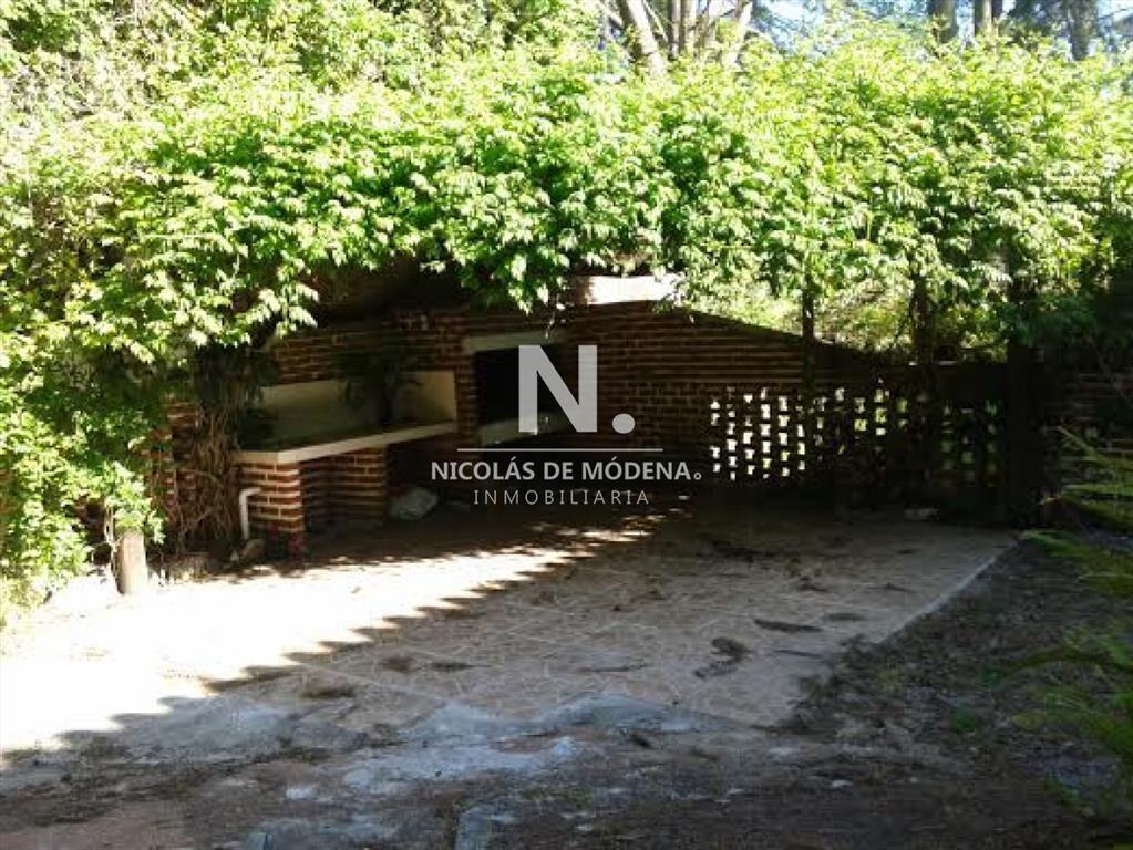 Casa de 3 dormitorios y servicio, cerca de la