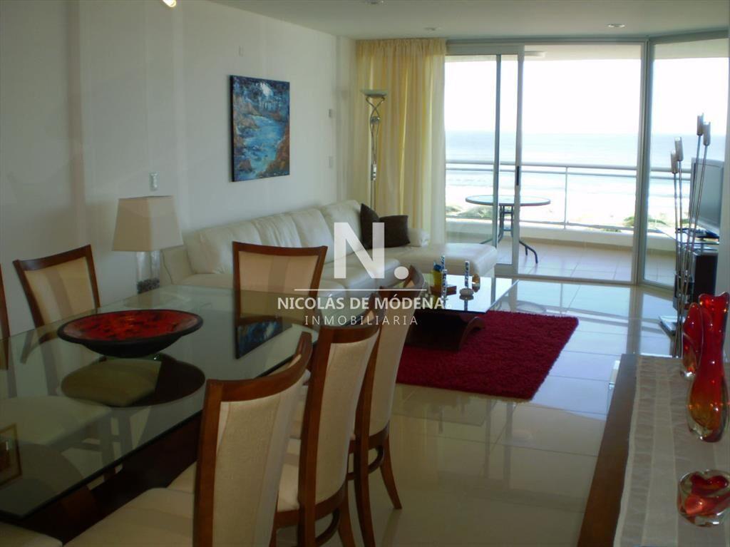 Vende apartamento de 3 dormitorios mas dependencia , con vi