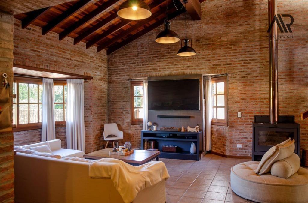 Casa en venta zona colegios 4 dormitorios en Punta del Este