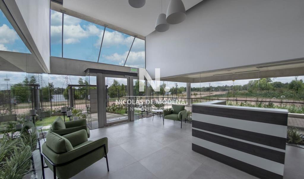 Venta Luminoso Apartamento de 2 Dormitorios Frente al Lago.