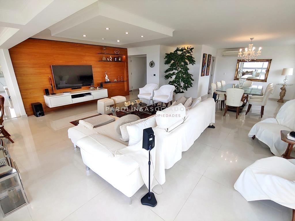 Apartamento en venta en primera fila en Le Sablón, Punta d