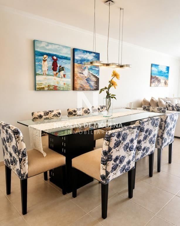 Vende Apartamento de 2 dormitorios con vista parcial al mar